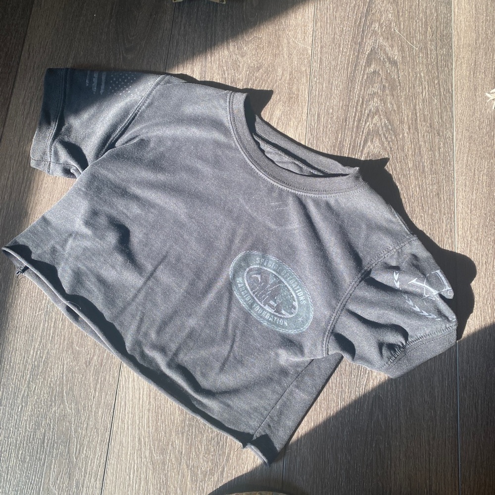 Cropped black baby tee